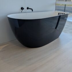 Day Dream 1700 Black & White Bath